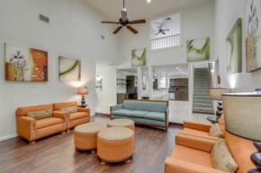 Pool Table and Patio with Bar Spacious Houston Gem!